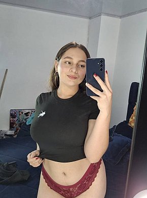 Milly Garota Fitness escort in Kuala Lumpur offers Massagem erótica services