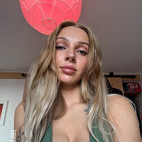 Chantal Pequeña Y Delgada escort in  offers Posición 69 services