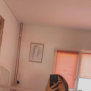 tiffany-Daisy Vip Escort escort in Aberdeen offers Finalizare pe Faţă services