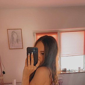 tiffany-Daisy Vip Escort escort in Aberdeen offers Finalizare pe Faţă services