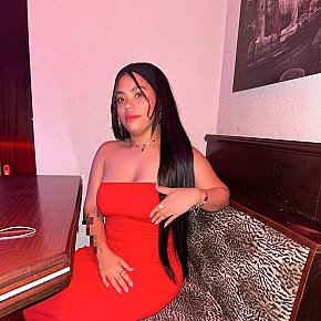 PAOLA-LATINA College Girl
 escort in Paris offers Finalizare pe Faţă services