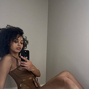 Phanie All Natural
 escort in Lyon offers French Kissing services