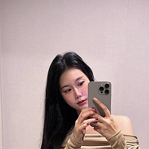 Da-eaun All Natural
 escort in Bangkok offers Shower  services