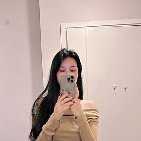 Da-eaun All Natural
 escort in Bangkok offers Shower  services