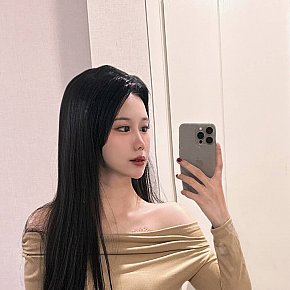 Da-eaun All Natural
 escort in Bangkok offers Shower  services