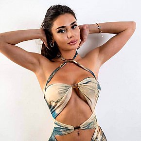 Aluka All Natural
 escort in London offers Girlfriend Experience (GFE) services