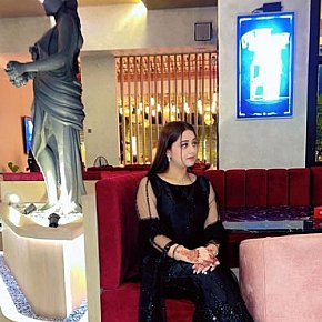 Aliya Petite
 escort in Karachi offers Handjob services