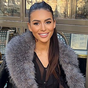 Yulchita Muscular
 escort in London offers Cumshot on body (COB) services