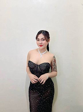 Mia Petite escort in Manila offers Körperbesamung services