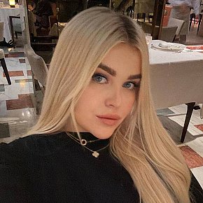 Amaris Completamente Natural escort in London offers Beijar services