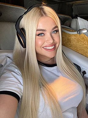 Amaris Completamente Natural escort in London offers Beijar services