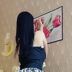 Scarlett escort in Dubai offers Kissing services