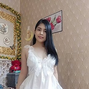 Scarlett escort in Doha offers Deep Throat services