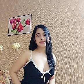 Scarlett escort in Dubai offers Kissing services