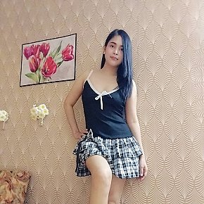 Scarlett escort in Dubai offers Kissing services