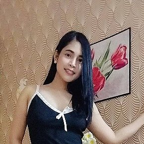 Scarlett escort in Dubai offers Kissing services