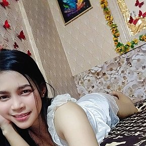 Scarlett escort in Dubai offers Kissing services