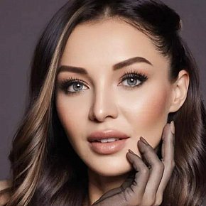 Alexandra Naturală escort in London offers Girlfriend Experience(GFE) services