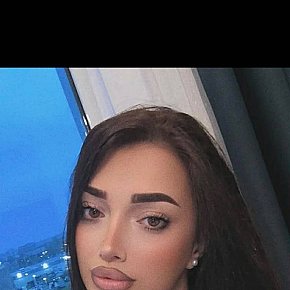 Hot girl in București offers Sex în Diferite Poziţii