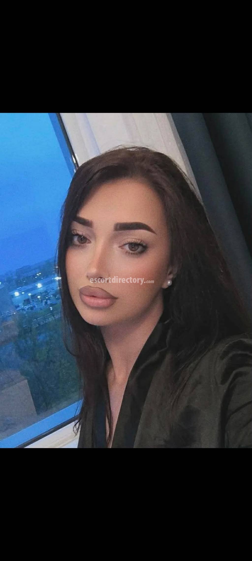 Hot girl in București offers Sex în Diferite Poziţii