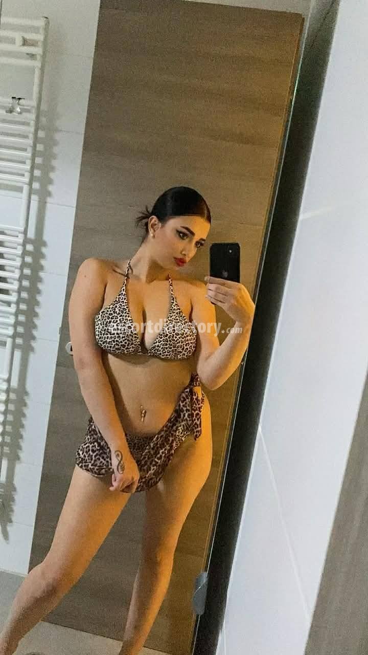 Yarina Posterior mare escort in București offers Sex în Diferite Poziţii services