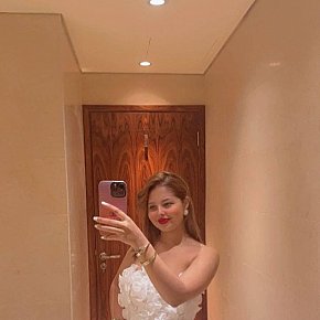 Maya escort in  offers Ganzkörpermassage services