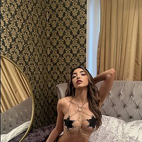 Ariana Großer Hintern escort in Abu Dhabi offers Eier lecken services