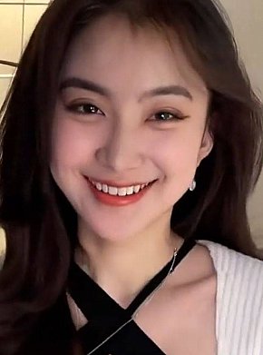 Anissa escort in Kuala Lumpur offers Striptease/Lapdance services