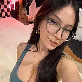 Esther Modelo/Ex-modelo escort in London offers Massagem erótica services