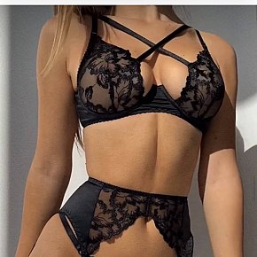 Ukrainian-Milf Matură escort in Dubai offers Girlfriend Experience(GFE) services