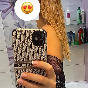 Ukrainian-Milf Matură escort in Dubai offers Girlfriend Experience(GFE) services