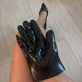 Ukrainian-Milf Matură escort in Dubai offers Girlfriend Experience(GFE) services