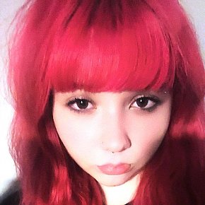 Kelly escort in Singapore City offers Pipe sans capote et jouir services