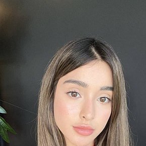 Hora Menue escort in London offers Embrasser services