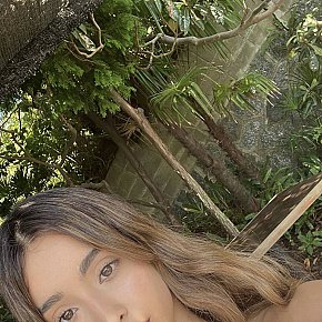 Hora Menue escort in London offers Embrasser services