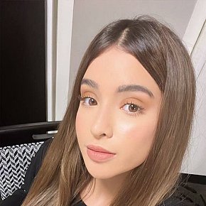 Hora Menue escort in London offers Embrasser services