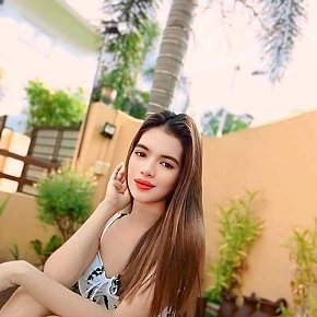 Shane escort in Makati offers Pipe sans capote services