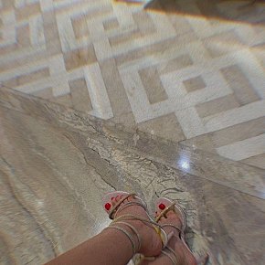 Reem Entièrement Naturelle escort in 