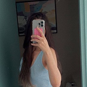 Reem Completamente Naturale escort in Dubai