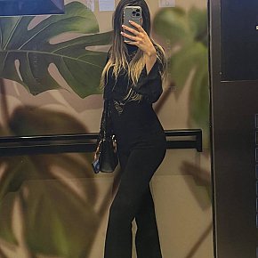 Reem Completamente Naturale escort in Dubai