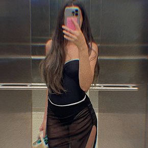 Reem Completamente Naturale escort in Dubai