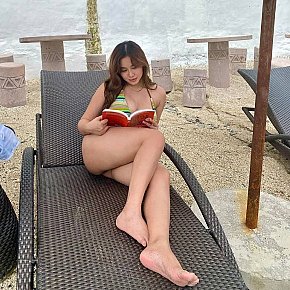 Alone escort in  offers Beijo francês services