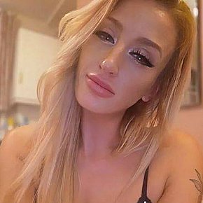 Lucy escort in Leeds offers Girlfriend Experience(GFE) services