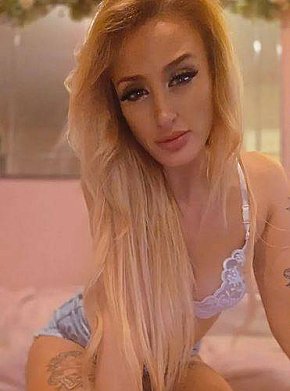 Lucy escort in Leeds offers Girlfriend Experience(GFE) services