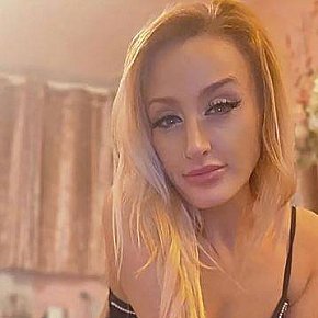 Lucy escort in Leeds offers Girlfriend Experience(GFE) services