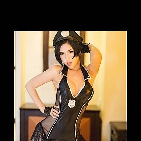 Grace escort in London offers Massaggio erotico services