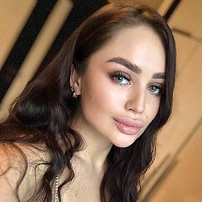 Beroza Super Gros Cul escort in London offers Branlette services