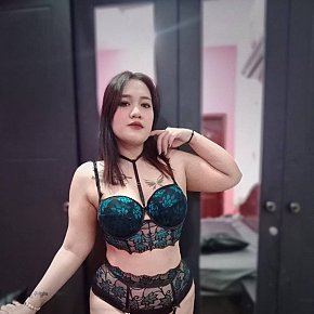 Curvy-girl escort in Doha offers Experiencia de Novia (GFE)
 services