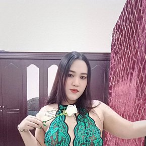 Curvy-girl escort in Doha offers Experiencia de Novia (GFE)
 services