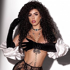 SophieLuxe Super Gros Seins escort in London offers Pipe sans capote et jouir services